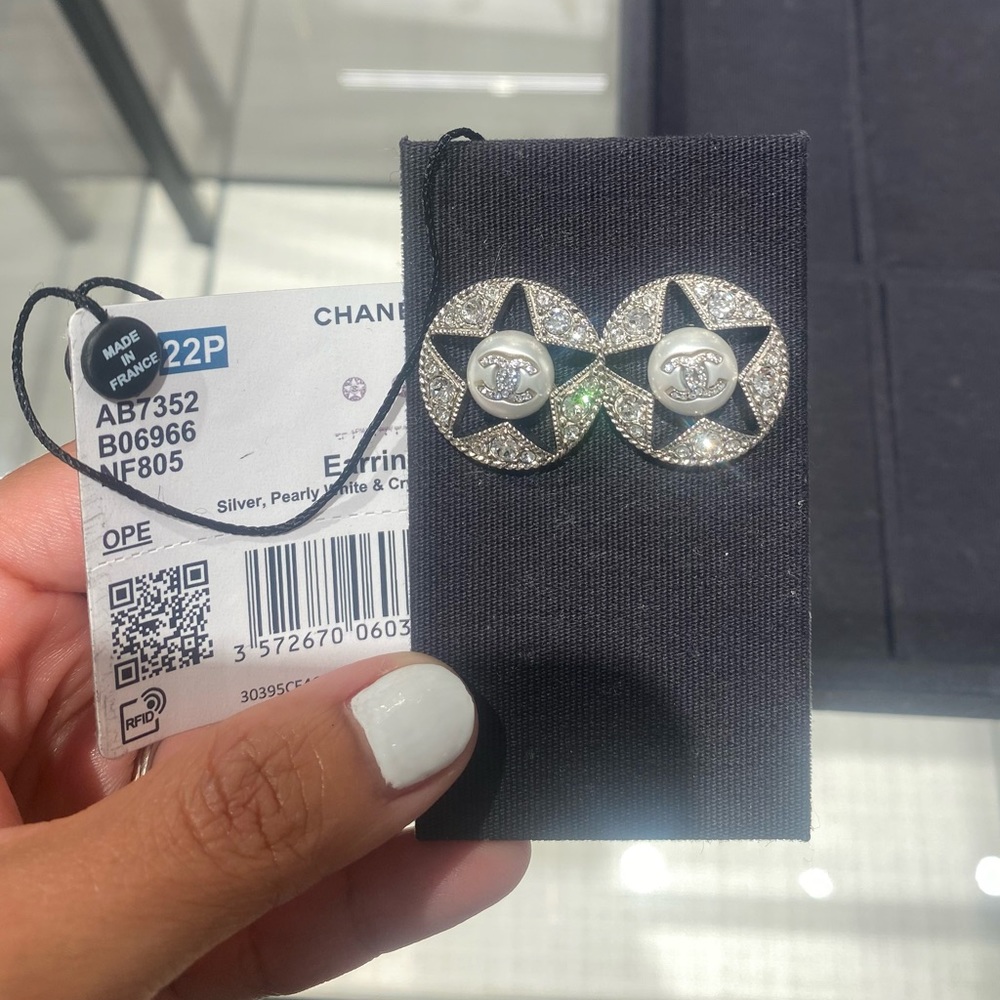 Super RARE!! Chanel earrings 22P collection.